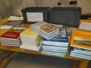 Bücherkiste für das Gymnasium Schloß Holte-Stukenbrock - dazu viele digitale Unterlagen zur Ortsgeschichte
